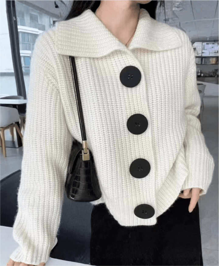 Elara | Cardigan Morbido con Grandi Bottoni